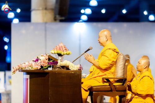 ภาพ No.286730:วันอาสาฬหบูชา วันพฤหัสบดีที่ 10 กรกฏาคม พ.ศ.2568  พิธีเวียนประทักษิณรอบพระมหาธรรมกายเจดีย์ , พิธีฉลองชัยสวดมนต์บทธัมมจักกัปปวัตตนสูตร ครบ 7,520,000,000 จบ ณ มหารัตนวิหารคด วัดพระธรรมกาย