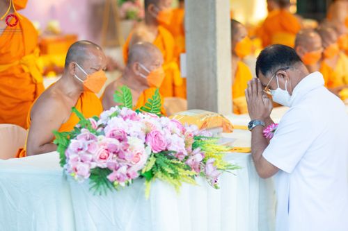 ภาพ No.106096:พิธีถวายภัตตาหารเป็นสังฆทาน แด่คณะพระธรรมยาตราฯ ในโครงการธรรมยาตรากตัญญูบูชา มหาปูชนียาจารย์ พระมงคลเทพมุนี(สด จนฺทสโร) พระผู้ปราบมาร อนุสรณ์สถาน 7 แห่ง ปีที่ 12 วันที่ 3 มกราคม พ.ศ. 2567 ณ อนุสรณ์สถานโลตัสแลนด์ จ.สุพรรณบุรี