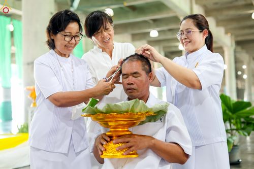 ภาพ No.333467:วันอาทิตย์ที่ 7 มิถุนายน พ.ศ.2569 พิธีตัดปอยผมและปลงผมนาคธรรมทายาท โครงการบรรพชาและอุปสมบทหมู่ธรรมทายาท รุ่นผู้บริหาร รุ่นที่ 16 ณ วิหารคด 11 วัดพระธรรมกาย