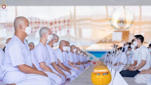 ภาพ No.63884:พิธีขอขมาและมอบผ้าไตรแด่นาคธรรมทายาท โครงการอุปสมบทบูชาธรรมมหาปูชนียาจารย์ วันอาทิตย์ที่ 20 พฤศจิกายน พ.ศ. 2565