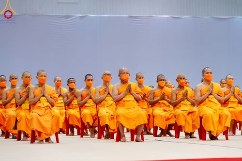 ภาพ No.91004:พิธีบำเพ็ญกุศลสวดพระอภิธรรม  อุบาสกถาวร พรหมถาวร (อุบาสกผู้ปั้นพระ) คืนที่ 6 วันพฤหัสบดีที่ 19 ตุลาคม พ.ศ. 2566 ณ ห้องแก้วสารพัดนึก 1 สภาธรรมกายสากล วัดพระธรรมกาย จ.ปทุมธานี