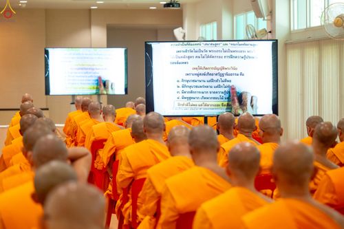 ภาพ No.335980:วันที่ 15 มิถุนายน พ.ศ.2569 หลวงพ่อทัตตชีโวเมตตาให้โอวาทแก่เจ้าอาวาสวัดศูนย์สาขาภายในประเทศ ณ วัดพระธรรมกาย