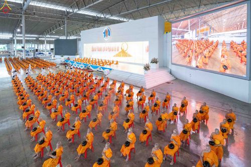 ภาพ No.345318:วันพฤหัสบดีที่ 27 สิงหาคม พ.ศ.2569 พิธีตักบาตรในวันธรรมชัย ณ สภาธรรมกายสากล วัดพระธรรมกาย ปทุมธานี