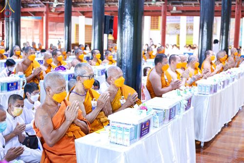 ภาพ No.74878:พิธีเจริญพระพุทธมนต์ ปฏิบัติธรรม มอบทุนการศึกษา ถวายสังฆทาน 106 วัด เพื่อถวายเป็นพุทธบูชา และขับเคลื่อนโครงการหมู่บ้านรักษาศีล 5 โดยคณะสงฆ์จังหวัดนครปฐม คณะศิษยานุศิษย์วัดพระธรรมกาย โครงการธรรมยาตราฯ ปีที่ 11 ณ วัดบางปลา อ.บางเลน จ.นครปฐม วันที่ 28 มกราค