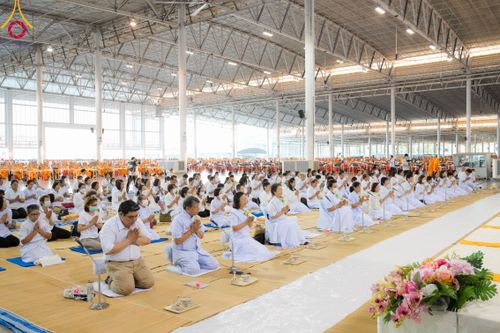 ภาพ No.105549:พิธีถวายภัตตาหารเป็นสังฆทาน แด่คณะพระธรรมยาตราฯ ในโครงการธรรมยาตรากตัญญูบูชา มหาปูชนียาจารย์ พระมงคลเทพมุนี(สด จนฺทสโร) พระผู้ปราบมาร อนุสรณ์สถาน 7 แห่ง ปีที่ 12 วันที่ 3 มกราคม พ.ศ. 2567 ณ สภาธรรมกายสากล วัดพระธรรมกาย