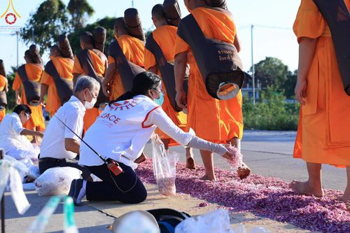 ภาพ No.105816:V.2 ทุ่มเท การเตรียมงาน เก็บงาน การรับบุญของเจ้าหน้าที่หน่วยงานต่างๆ เพื่อโครงการธรรมยาตรา กตัญญูบูชามหาปูชนียาจารย์ พระมงคลเทพมุนี (สด จนฺทสโร) พระผู้ปราบมาร อนุสรณ์สถาน 7 แห่ง ปีที่ 12 ระหว่างวันที่ 2 - 31 มกราคม พ.ศ.2567