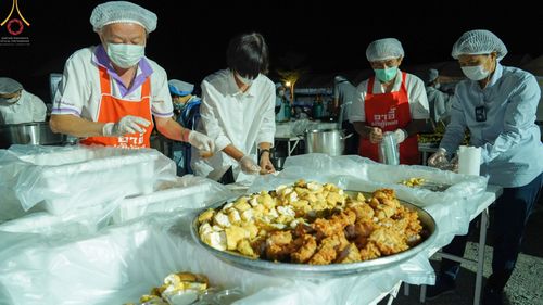 ภาพ No.72892:พิธีถวายภัตตาหารเป็นสังฆทาน แด่คณะพระธรรมยาตราฯ ในโครงการธรรมยาตรากตัญญูบูชา มหาปูชนียาจารย์ พระมงคลเทพมุนี(สด จนฺทสโร) พระผู้ปราบมาร อนุสรณ์สถาน 7 แห่ง ปีที่ 11 วันที่ 20 มกราคม พ.ศ. 2566