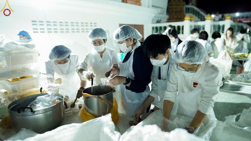 ภาพ No.72133:พิธีถวายภัตตาหารเป็นสังฆทาน แด่คณะพระธรรมยาตราฯ ในโครงการธรรมยาตรากตัญญูบูชา มหาปูชนียาจารย์ พระมงคลเทพมุนี(สด จนฺทสโร) พระผู้ปราบมาร อนุสรณ์สถาน 7 แห่ง ปีที่ 11 วันที่ 18 มกราคม พ.ศ. 2566