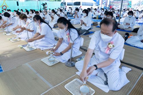 ภาพ No.69977:พิธีถวายภัตตาหารเป็นสังฆทาน แด่คณะพระธรรมยาตราฯ ในโครงการธรรมยาตราฯ ปีที่ 11 ณ อนุสรณ์สถานมหาวิหารพระมงคลเทพมุนี อ.สองพี่น้อง จ.สุพรรณบุรี วันที่ 10 มกราคม พ.ศ. 2566