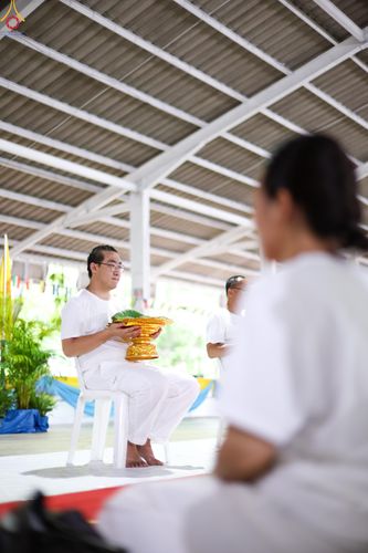 ภาพ No.338259:วันอาทิตย์ที่ 5 กรกฎาคม พศ.2569 พิธีตัดปอยผมธรรมทายาทนานาชาติ IDOP รุ่นที่ 21 จากประเทศจีน มาเลเซีย สิงคโปร์ และไต้หวัน ณ โถงช้าง วัดพระธรรมกาย