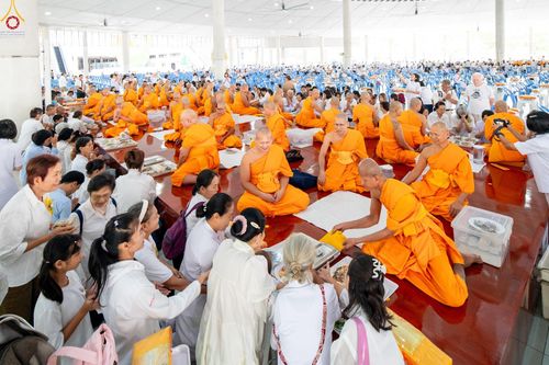ภาพ No.348523:วันที่ 11 กันยายน พ.ศ.2569 พิธีบุพเปตพลี ครั้งที่ 188 ร่วมอุทิศส่วนกุศล แด่หมู่ญาติผู้ล่วงลับไปแล้ว และเป็นปัจจัยสนับสนุน การเผยแผ่พระพุทธศาสนา ณ หอฉันคุณยายอาจารย์ วัดพระธรรมกาย