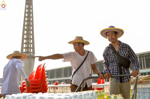 ภาพ No.323077:วันที่ 19 เมษายน พ.ศ.2569 การเรียงกล่องไทยธรรม , เตรียมงานจราจร เพื่องานถวายมหาสังฆทาน 40,000 กว่าวัดทั่วประเทศ วันคุ้มครองโลก 22 เมษายน พ.ศ.2569 วัดพระธรรมกาย