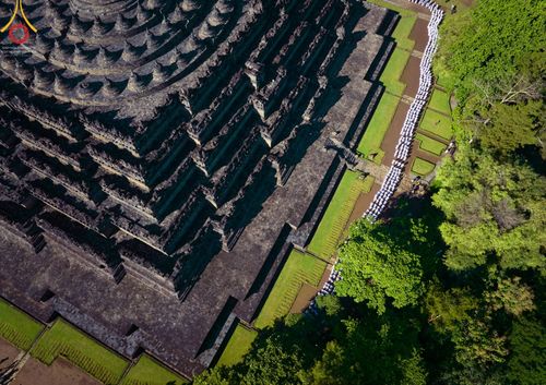 ภาพ No.68186:พิธีเวียนประทักษิณ และวันทาพระมหาเจดีย์บรมพุทโธ ของนาคธรรมทายาท ประเทศอินโดนีเซีย วันที่ 17 ธันวาคม พ.ศ. 2565