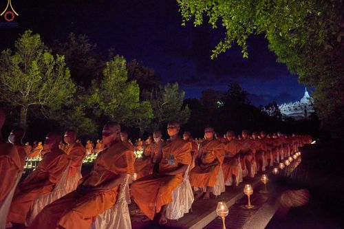 ภาพ No.68233:พิธีจุดประทีปถวายเป็นพุทธบูชา ณ พระมหาเจดีย์บรมพุทโธ ประเทศอินโดนีเซีย วันที่ 17 ธันวาคม พ.ศ. 2565