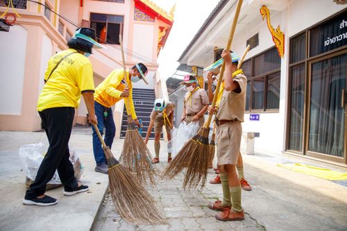 ภาพ No.72737:พระธรรมยาตรา ปฏิบัติศาสนกิจทำนุบำรุงศาสนสถาน, สวดธรรมจักร ,ปฏิบัติธรรม ร่วมกับชุมชน,นักเรียนเด็กดีวีสตาร์ ในโครงการธรรมยาตรากตัญญูบูชา มหาปูชนียาจารย์ พระมงคลเทพมุนี(สด จนฺทสโร) พระผู้ปราบมาร อนุสรณ์สถาน 7 แห่ง ปีที่ 11 ณ วัดโบสถ์(บน) อ.บางกรวย จ.นนทบุรี