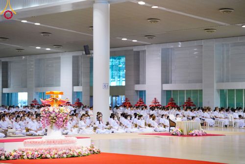 ภาพ No.92174:พิธีบูชาข้าวพระ ในวันทอดกฐินสามัคคี อาทิตย์ต้นเดือนที่ 5 พฤศจิกายน พ.ศ. 2566 ณ วัดพระธรรมกาย จ.ปทุมธานี