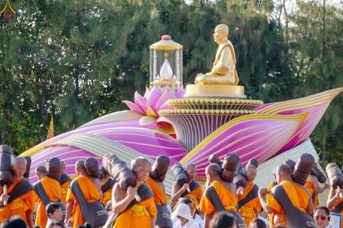 ภาพ No.290553:วันที่ 7 มกราคม พ.ศ. 2569 พิธีต้อนรับพระธรรมยาตรา ณ อนุสรณ์สถานลำดับที่ 2  สถานที่ตั้งมโนปณิธานบวชตลอดชีวิต อนุสรณ์สถานคลองบางนางแท่น (ภาพชุดที่ 2) อ.สามพราน จ.นครปฐม ในโครงการธรรมยาตรา กตัญญูบูชา มหาปูชนียาจารย์ พระมงคลเทพมุนี(สด จนฺทสโร) พระผู้ปราบมาร 