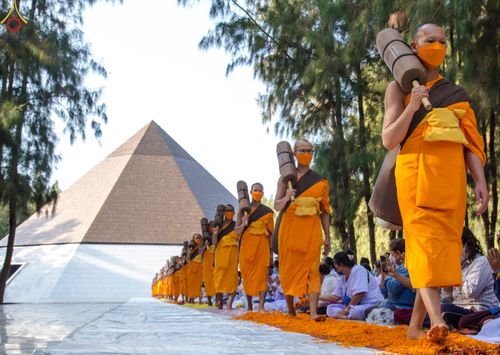 ภาพ No.70659:พิธีต้อนรับพระธรรมยาตรา ในโครงการธรรมยาตรากตัญญูบูชา มหาปูชนียาจารย์ พระมงคลเทพมุนี(สด จนฺทสโร) พระผู้ปราบมาร อนุสรณ์สถาน 7 แห่ง ปีที่ 11 วันที่ 14 มกราคม พ.ศ. 2566 ณ อนุสรณ์สถานลำดับที่ 3 สถานที่เกิดในเพศสมณะ วัดสองพี่น้อง อ.สองพี่น้อง จ.สุพรรณบุรี