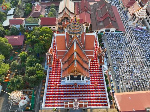ภาพ No.73229:พิธีจุดประทีปถวายเป็นพุทธบูชา และบูชาธรรมมหาปูชนียาจารย์ ในโครงการธรรมยาตรากตัญญูบูชา มหาปูชนียาจารย์ พระมงคลเทพมุนี(สด จนฺทสโร) พระผู้ปราบมาร ปีที่ 11 ณ อนุสรณ์สถานลำดับที่ 4 สถานที่เกิดด้วยกายธรรม วัดโบสถ์ (บน) บางคูเวียง อ.บางกรวย จ.นนทบุรี วันที่ 21 