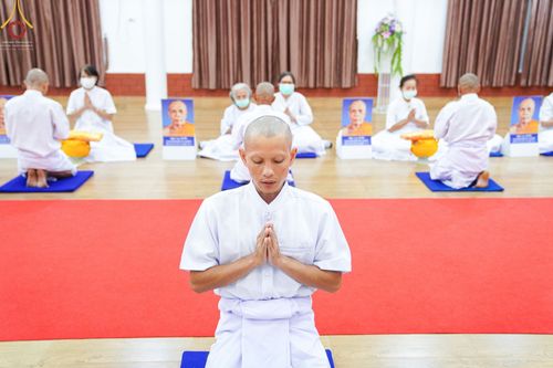 ภาพ No.65436:พิธีขอขมาผู้ปกครอง โดยนาคธรรมทายาท ในโครงการอุปสมบทบูชาธรรม มหาปูชนียาจารย์ประจำปี 2565 วันที่ 19 พฤศจิกายน พ.ศ. 2565 ณ ศูนย์ปฏิบัติธรรมลำปาง