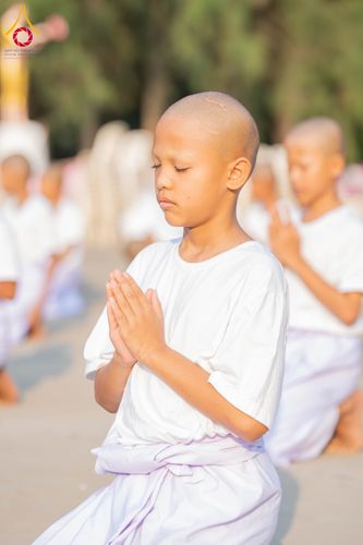 ภาพ No.318653:วันที่ 29 มีนาคม พ.ศ. 2569 พิธีเวียนประทักษิณ มอบผ้าไตร บรรพชาสามเณร  ณ ศูนย์อบรมเยาวชนกาญบุรี