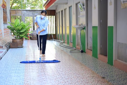 ภาพ No.65944:เจ้าหน้าที่สำนักศรัทธาภิบาล เตรียมงานอุปสมบท ที่วัดป่าโมกวรวิหาร จ.อ่างทอง วันที่ 6 ธันวาคม พ.ศ.2565