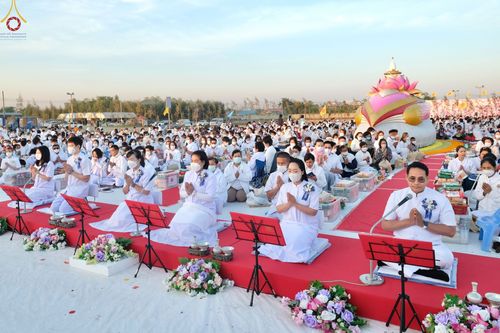 ภาพ No.74715:พิธีตักบาตรพระธรรมยาตราฯ ในโครงการธรรมยาตรากตัญญูบูชา มหาปูชนียาจารย์ พระมงคลเทพมุนี(สด จนฺทสโร) พระผู้ปราบมาร ปีที่ 11 ณ อนุสรณ์สถานลำดับที่ 5 สถานที่เผยแผ่วิชชาธรรมกายครั้งแรก อนุสรณ์สถานบางปลา วัดบางปลา อ.บางเลน จ.นครปฐม วันที่ 29 มกราคม พ.ศ. 2566