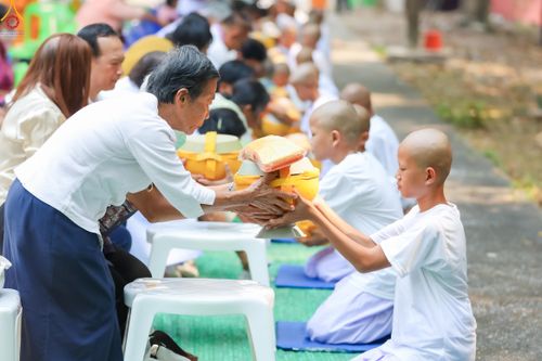 ภาพ No.317967:วันพฤหัสบดีที่ 2 เมษายน พ.ศ.2569 พิธีปลงผม , พิธีขอขมามอบบาตรและผ้าไตร , พิธีบรรพชาสามเณร จำนวน 28 รูป   ณ วัดโซกเป็ดอภิญญาโณ ต.เมืองเก่า อ.เมือง จ.สุโขทัย