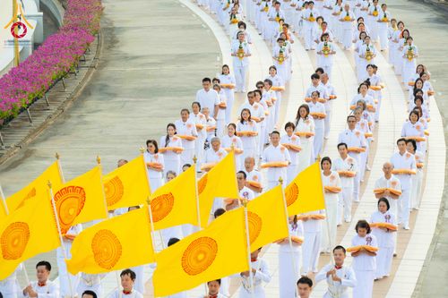 ภาพ No.319607:วันเสาร์ที่ 4 เมษายน พ.ศ.2569 พิธีขอขมา มอบผ้าไตร และถวายบาตรแด่นาคธรรมทายาท ในโครงการบรรพชาสามเณรฟื้นฟูพระพุทธศาสนาทั่วไทย โครงการหน่อแก้วเปรียญธรรม รุ่นที่ 14 โครงการสามเณรยุวธรรมทายาท รุ่นที่ 34 โครงการสามเณรมัชฌิมธรรมทายาท รุ่นที่ 30 ณ สภาธรรมกายสากล