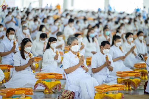 ภาพ No.75430:พิธีสวดพระพุทธมนต์และถวายภัตตาหารเป็นสังฆทาน เนื่องในวันมหาปูชนียาจารย์ วันที่ 3 กุมภาพันธ์ พ.ศ. 2565 ณ วัดพระธรรมกาย อ.คลองหลวง จ.ปทุมธานี