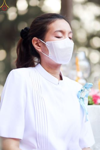 ภาพ No.69316:พิธีจุดประทีปถวายเป็นพุทธบูชา และบูชาธรรมมหาปูชนียาจารย์ ในโครงการธรรมยาตรากตัญญูบูชา มหาปูชนียาจารย์ พระมงคลเทพมุนี(สด จนฺทสโร) พระผู้ปราบมาร ปีที่ 11 ณ อนุสรณ์สถานมหาวิหารพระมงคลเทพมุนี อ.สองพี่น้อง จ.สุพรรณบุรี