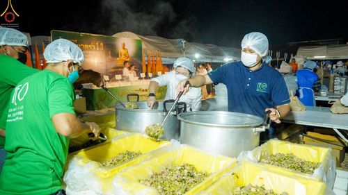 ภาพ No.70367:พิธีถวายภัตตาหารเป็นสังฆทาน แด่คณะพระธรรมยาตราฯ ในโครงการธรรมยาตราฯ ปีที่ 11 ณ อนุสรณ์สถานคลองบางนางแท่น อ.สามพราน จ.นครปฐม วันที่ 12 มกราคม พ.ศ. 2566