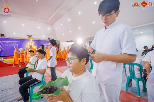 ภาพ No.284467:วันพุธที่ 17  ธันวาคม พ.ศ.2568  พิธีปลงผมนาคธรรมทายาท  โครงการบรรพชาสามเณรและบวชอุบาสิกาแก้ว  ณ วิทยาลัยศรีวิจายา (Sekolah Tinggi Agama Buddha Negeri Sriwijaya) เมืองตังเกอรัง จังหวัดบันเตน ประเทศอินโดนีเซีย