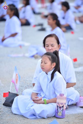 ภาพ No.346639:วันอาทิตย์ที่ 30 สิงหาคม พ.ศ.2569 พิธีทอดผ้าป่า สวดธรรมจักรกัปปวัตนสูตรกลั่นแผ่นดินโปรยรัตนชาติ  สถาปนาองค์พระเจดีย์เพื่อสร้างสันติภาพโลก  ณ ศูนย์ปฏิบัติธรรมพนมสารคาม (เพชรตะวัน) จังหวัดฉะเชิงเทรา