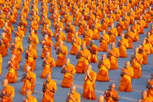 ภาพ No.285314:วันจันทร์ที่ 15 ธันวาคม พ.ศ.2568  บันทึกภาพหมู่ประวัติศาสตร์ โครงการบรรพชาอุปสมบทหมู่  รุ่นบูชาธรรมมหาปูชนียาจารย์ ประจำปี 2568 ณ ลานธรรมมหาธรรมกายเจดีย์ วัดพระธรรมกาย