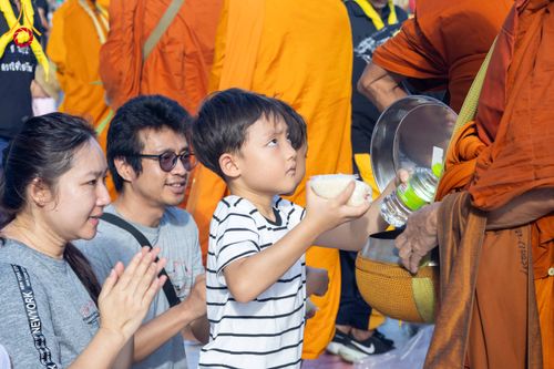 ภาพ No.314013:วันอาทิตย์ที่ 14 มีนาคม พ.ศ. 2569 ทำบุญเมืองหาดใหญ่ตักบาตรพระ 1,109 รูป เติมบุญใหญ่ หลังวิกฤตมหาอุทกภัย ณ ซุ้มประตูไชน่าทาวน์ ถนนศุภสารรังสรรค์ อ.หาดใหญ่ จ.สงขลา
