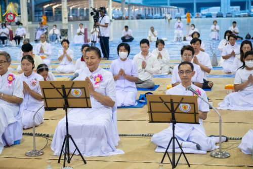 ภาพ No.303110:วันที่ 26 มกราคม พ.ศ. 2569 พิธีถวายภัตตาหารเป็นสังฆทาน แด่พระธรรมยาตรา ณ วัดพระธรรมกาย  จังหวัดปทุมธานี ในโครงการธรรมยาตรา กตัญญูบูชา มหาปูชนียาจารย์ พระมงคลเทพมุนี(สด จนฺทสโร) พระผู้ปราบมาร อนุสรณ์สถาน 7 แห่ง ปีที่ 14