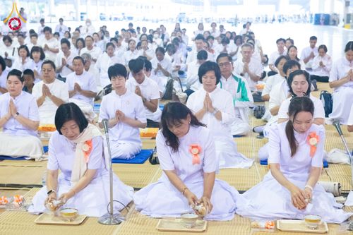 ภาพ No.279094:วันที่ 2 มกราคม พ.ศ.2569 พิธีถวายภัตตาหารเป็นสังฆทาน แด่พระธรรมยาตรา ณ วัดพระธรรมกาย ปทุมธานี ในโครงการธรรมยาตรา กตัญญูบูชา มหาปูชนียาจารย์ พระมงคลเทพมุนี(สด จนฺทสโร) พระผู้ปราบมาร อนุสรณ์สถาน 7 แห่ง ปีที่ 14