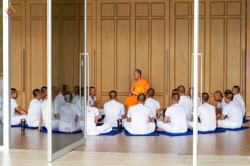 ภาพ No.341103:วันที่ 26 กรกฎาคม พ.ศ. 2569 โครงการพัฒนาคุณธรรม จริยธรรม สำหรับนักเรียนนายสิบตำรวจ (นสต.) รุ่นที่ 17 ศูนย์ฝึกอบรมตำรวจภูธรภาค 1 ได้จัดกิจกรรม ตักบาตรเพื่อน้อมอุทิศถวายเพื่อเป็นพระราชกุศลฯ  และปฏิบัติธรรม ติวธรรมมะ ณ ศูนย์ปฏิบัติธรรมเวิล์ดพีช วัลเล่ย์ (Wo
