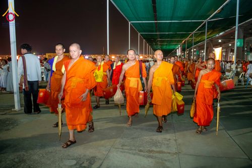 ภาพ No.324484:วันที่ 22 เมษายน พ.ศ.2569 (วันคุ้มครองโลก) บรรยากาศพระสังฆาธิการและสาธุชน การเดินทางกลับ งานถวายมหาสังฆทาน 40,000 กว่าวัดทั่วประเทศ วัดพระธรรมกาย