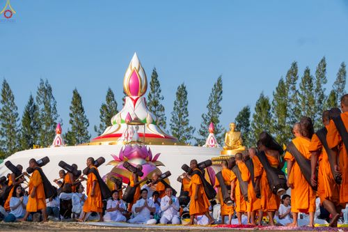 ภาพ No.290569:วันที่ 7 มกราคม พ.ศ. 2569 พิธีต้อนรับพระธรรมยาตรา ณ อนุสรณ์สถานลำดับที่ 2  สถานที่ตั้งมโนปณิธานบวชตลอดชีวิต อนุสรณ์สถานคลองบางนางแท่น (ภาพชุดที่ 2) อ.สามพราน จ.นครปฐม ในโครงการธรรมยาตรา กตัญญูบูชา มหาปูชนียาจารย์ พระมงคลเทพมุนี(สด จนฺทสโร) พระผู้ปราบมาร 