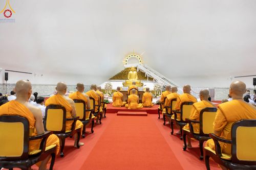 ภาพ No.89219:พิธีประดิษฐานรูปหล่อทองคำ  คุณยายอาจารย์มหารัตนอุบาสิกาจันทร์ ขนนกยูง ภายในมหาวิหารคุณยายอาจารย์ฯ เนื่องในวันครูผู้ค้นพบวิชชาธรรมกาย วันศุกร์ที่ 29 กันยายน พ.ศ. 2566 ณ วัดพระธรรมกาย จ.ปทุมธานี