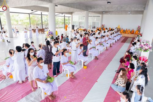 ภาพ No.65648:พิธีปลงผมและพิธีขอขมา มอบบาตรกับผ้าไตร ในโครงการอุปสมบทบูชาธรรม มหาปูชนียาจารย์ประจำปี 2565 ณ ศูนย์ปฎิบัติธรรมสมุทรปราการ(บางบ่อ)  วันอาทิตย์ที่ 20 พฤศจิกายน พ.ศ. 2565