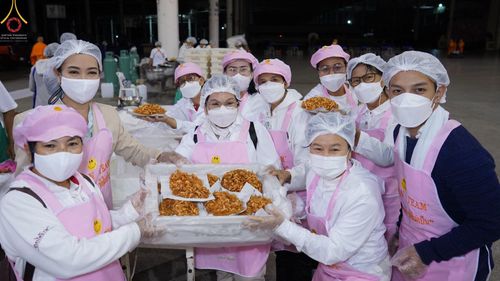 ภาพ No.74995:พิธีถวายภัตตาหารเป็นสังฆทาน แด่คณะพระธรรมยาตราฯ ในโครงการธรรมยาตรากตัญญูบูชา มหาปูชนียาจารย์ พระมงคลเทพมุนี(สด จนฺทสโร) พระผู้ปราบมาร อนุสรณ์สถาน 7 แห่ง ปีที่ 11 วันที่ 30 มกราคม พ.ศ. 2566