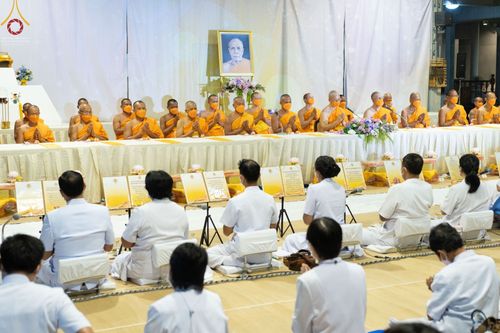 ภาพ No.71745:พิธีถวายภัตตาหารเป็นสังฆทาน แด่คณะพระธรรมยาตราฯ ในโครงการธรรมยาตรากตัญญูบูชา มหาปูชนียาจารย์ พระมงคลเทพมุนี(สด จนฺทสโร) พระผู้ปราบมาร อนุสรณ์สถาน 7 แห่ง ปีที่ 11 วันที่ 17 มกราคม พ.ศ. 2566