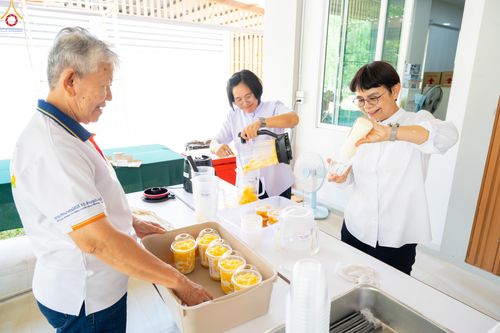 ภาพ No.328154:วันเสาร์ที่ 9 พฤษภาคม พ.ศ. 2569 พิธีตักบาตรแด่คณะสงฆ์ 323 วัด 4 จังหวัดชายแดนภาคใต้ พิธีถวายสังฆทานแด่คณะสงฆ์ 323 วัด ปีที่ 22 ครั้งที่ 185 พิธีมอบกองทุนหนุนแรงใจช่วยครูใต้ ปีที่ 19 ครั้งที่ 148 ณ ศูนย์ปฏิบัติธรรมภาคใต้