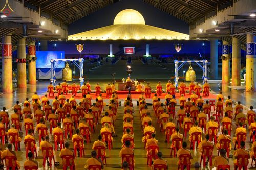 ภาพ No.68597:พิธีสวดมนต์ข้ามปี วันที่ 31 ธันวาคม พ.ศ. 2565 ณ มหารัตนวิหารคด วัดพระธรรมกาย จ.ปทุมธานี