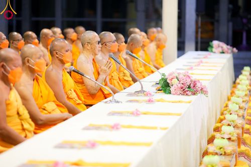 ภาพ No.106000:พิธีถวายภัตตาหารเป็นสังฆทาน แด่คณะพระธรรมยาตราฯ ในโครงการธรรมยาตรากตัญญูบูชา มหาปูชนียาจารย์ พระมงคลเทพมุนี(สด จนฺทสโร) พระผู้ปราบมาร อนุสรณ์สถาน 7 แห่ง ปีที่ 12 วันที่ 3 มกราคม พ.ศ. 2567 ณ อนุสรณ์สถานโลตัสแลนด์ จ.สุพรรณบุรี