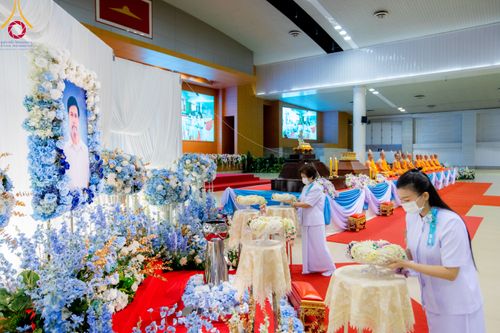 ภาพ No.90988:พิธีบำเพ็ญกุศลสวดพระอภิธรรม  อุบาสกถาวร พรหมถาวร (อุบาสกผู้ปั้นพระ) คืนที่ 6 วันพฤหัสบดีที่ 19 ตุลาคม พ.ศ. 2566 ณ ห้องแก้วสารพัดนึก 1 สภาธรรมกายสากล วัดพระธรรมกาย จ.ปทุมธานี