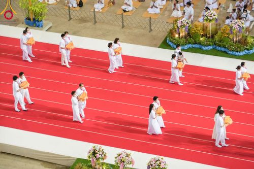 ภาพ No.92222:พิธีทอดกฐินธรรมชัยเพื่อสร้างอาคาร 115 ปี คุณยายอาจารย์มหารัตนอุบาสิกาจันทร์ ขนนกยูง อาทิตย์ต้นเดือนที่ 5 พฤศจิกายน พ.ศ. 2566 ณ วัดพระธรรมกาย จ.ปทุมธานี